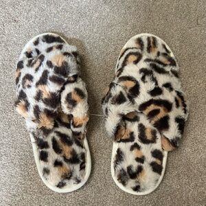 Fadivo New York Cheetah Faux Fur Slippers Size S